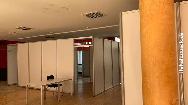 Das Testzentrum wurde in einen zuvor leeren Raum im Dessauer Rathaus implementiert