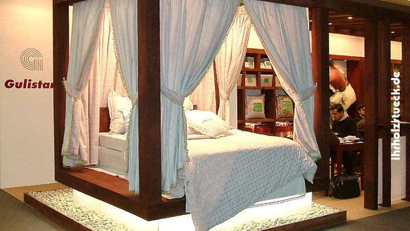 Dieses Himmelbett bietet einen Überblick darüber, was man aus einem Bett noch machen kann - einen Blickfang zum Schlafen.